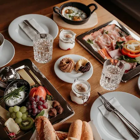 Weingut & Winzerhaeuser Skringer 루트스카치