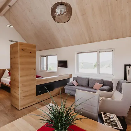 Weingut & Winzerhaeuser Skringer * Leutschach