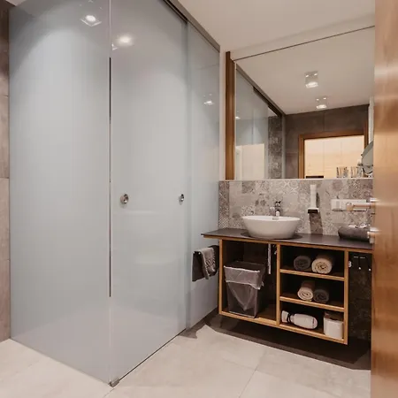 Weingut & Winzerhaeuser Skringer