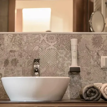 Weingut & Winzerhaeuser Skringer 루트스카치