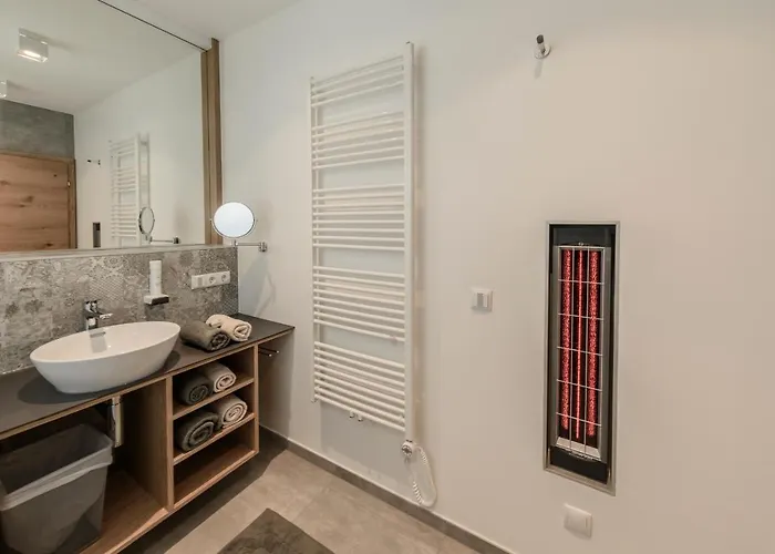 Weingut & Winzerhaeuser Skringer ليوتسشاخ