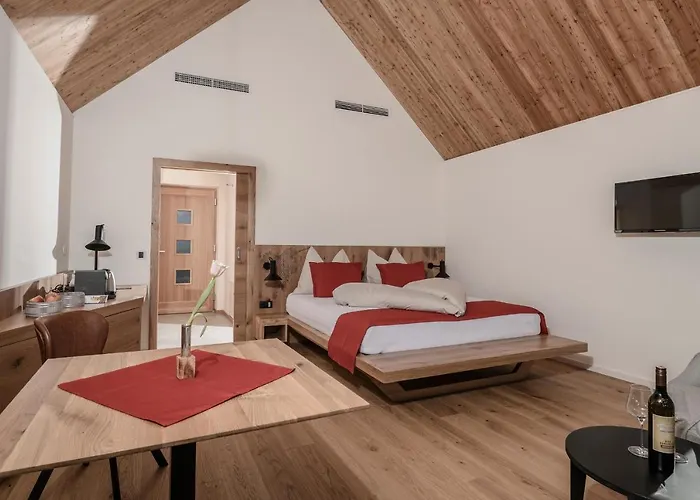 Weingut & Winzerhaeuser Skringer * 里欧查赫