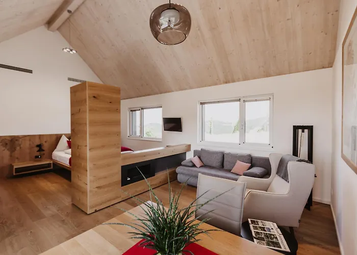 Weingut & Winzerhaeuser Skringer * ليوتسشاخ