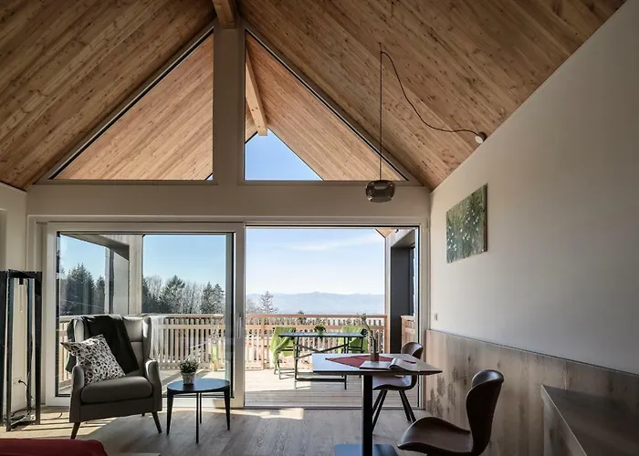 Weingut & Winzerhaeuser Skringer * ليوتسشاخ