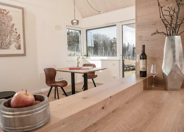 Weingut & Winzerhaeuser Skringer ليوتسشاخ